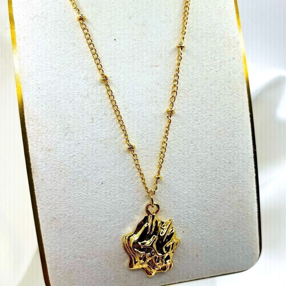 Gold toned dainty chain necklace with pendant